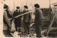 Строительство школьной мастерской 1957 г. Слево направо: Фокин Павел Борисович, Овчинников Валентин Павлович, Калачев Иван Васильевич, Донсков Александр Владимирович,Сытилин Петр Антонович.